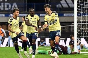 Saka ghi bàn, Arsenal duy trì mạch trận toàn thắng