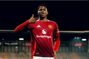 Man United chia tay tiền đạo trẻ