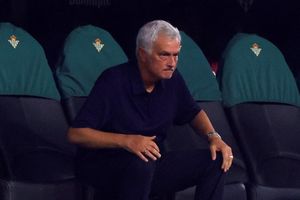 Mourinho cay đắng: 'Tôi không biết vì sao Real thua'