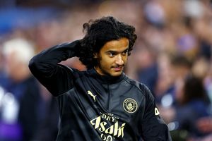 Premier League đang trả giá điên rồ cho cầu thủ tuổi teen
