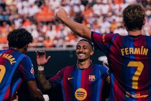 Kết quả bóng đá La Liga hôm nay: Yamal lập cú đúp, Barcelona thắng đậm Valencia 5-0 tại Mestalla