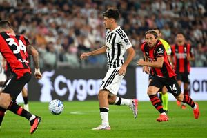 Juventus thoát thua AC Milan phút bù giờ