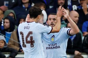 Aston Villa thắng nghẹt thở trong trận cầu có 5 bàn