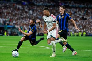 Mbappe ngày càng cô độc trong cuộc đua Quả bóng vàng
