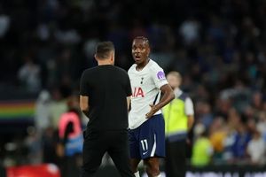 HLV De Zerbi tranh cãi với Tel, Tottenham bị CĐV la ó sau trận hòa Everton