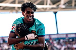 Lamine Yamal: 'Mbappe giỏi, nhưng tôi xứng đáng Quả bóng vàng'