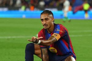 Raphinha lập hat-trick, Barca tiếp đà thăng hoa