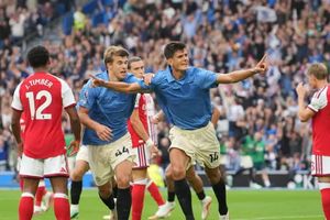 Brighton 3-0 Arsenal: Brighton thăng hoa, ĐKVĐ Arsenal sụp đổ