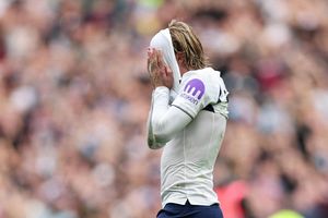 De Zerbi và nghịch lý 304,5 triệu bảng của Tottenham
