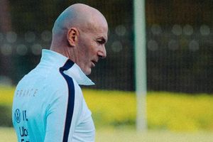 Zidane ra mắt tuyển Pháp: Zizou và câu chuyện tình với 'Les Bleus'