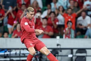Ronaldo kém duyên, Bồ Đào Nha thắng sít sao Xứ Wales
