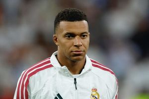 Mối quan hệ ngột ngạt của Mbappe và Dembele