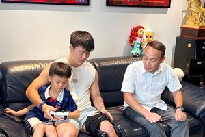 Tổng Thư ký LĐBĐ Việt Nam thăm, động viên Đỗ Duy Mạnh sau phẫu thuật
