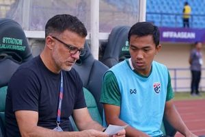 HLV tuyển Thái Lan 'để dành' Chanathip cho trận đại chiến với Việt Nam