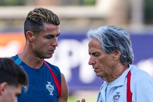 Báo Bồ Đào Nha: 'Còn HLV Jesus, Ronaldo hết cửa trở lại đội tuyển'
