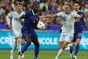 Italia cầm hòa Pháp, De Bruyne giúp Bỉ thắng đậm