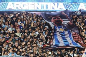 CĐV cuồng nhiệt tri ân Messi thi đấu lần cuối trong màu áo tuyển Argentina