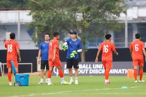 HLV Kim Sang-sik chia tay trợ lý người Hàn Quốc