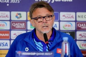 Bóng đá Việt Nam sử dụng sai cách với HLV Troussier
