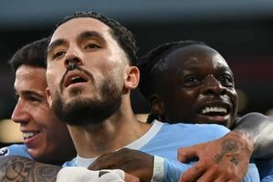 Man City trừng phạt Liverpool sau tấm thẻ đỏ ở đại chiến Ngoại hạng Anh