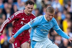 Anfield hô 'gian lận', còn Haaland đáp lại bằng bàn thắng