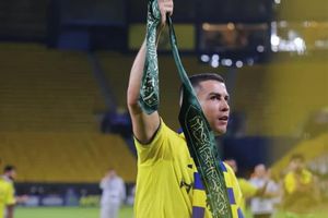 Ronaldo tiến thêm một bước đến cột mốc 1.000 bàn thắng