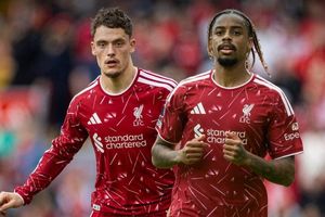 Cặp đôi 250 triệu euro của Liverpool hóa thảm họa