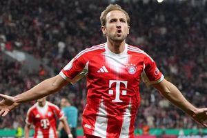 Harry Kane vượt mặt Messi, Bayern Munich rơi chiến thắng phút 90
