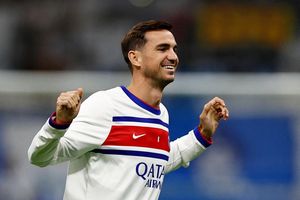 PSG có quá nhiều sao đến mức Fabian Ruiz bị lãng quên
