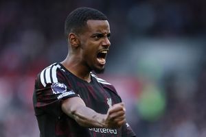 Tiền đạo 140 triệu euro tỏa sáng giúp Liverpool lội ngược dòng