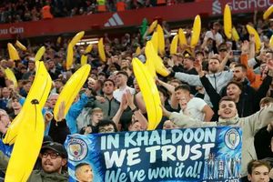'Chuối bơm hơi' hứa hẹn phủ kín khán đài trận Man City - Ipswich Town