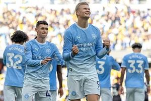 Haaland lập cú đúp, Man City toàn thắng 7 trận đầu mùa Ngoại hạng Anh