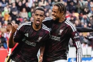 Chơi hơn người, Liverpool ngược dòng hạ Brentford