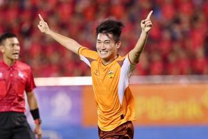 HAGL thua đau Ninh Bình trong trận đấu có 2 thẻ đỏ