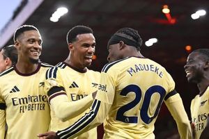 Chiến thắng nhọc nhằn của Arsenal trước đội đua trụ hạng