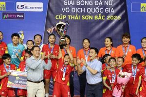 TP.HCM I chính thức nâng cúp vô địch, lập kỷ lục 8 lần đăng quang liên tiếp