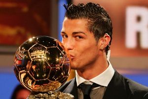 Ronaldo vượt Messi ở cuộc đua 'Quả bóng Vàng vĩ đại nhất'