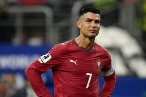 LĐBĐ Bồ Đào Nha chính thức phạt Ronaldo