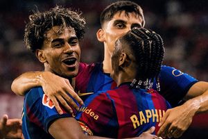 Barca đấu PSG: Lamine Yamal phiên bản siêu anh hùng
