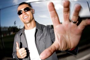 Ronaldo mất thu nhập 38 giây để đóng phạt việc rời đội tuyển Bồ Đào Nha