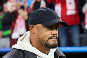 Bayern Munich thông tin nóng sự cố HLV Kompany đổ gục trên sân tập