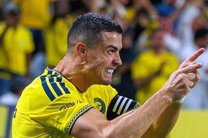Ronaldo lập hat-trick đỉnh cao: Tiến gần cột mốc 1.000 bàn thắng nhưng vẫn gây ý kiến trái chiều
