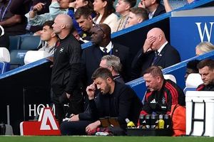 Chelsea 2-0 Man United: Thời gian cạn rồi, Carrick!