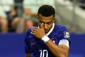 Mbappe lại ôm hận trước Yamal