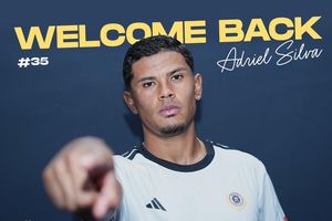 Hà Nội FC tái hợp với ngoại binh Adriel Silva