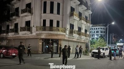 NÓNG: Công an, kiểm sát viên xuất hiện tại nhà Hải Sapa TV