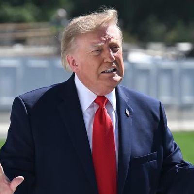 Tổng thống Donald Trump cáo buộc Houthi tìm cách đẩy giá dầu trước bầu cử Mỹ