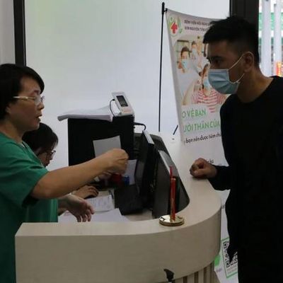Hà Nội ghi nhận 200-300 ca cúm nhập viện mỗi tuần, dấu hiệu nào cần đến bệnh viện ngay?