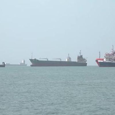 Iran tăng sức ép quân sự tại Eo biển Hormuz