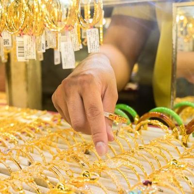 Chốt giá vàng hôm nay ngày 14/10 đồng loạt giảm mạnh